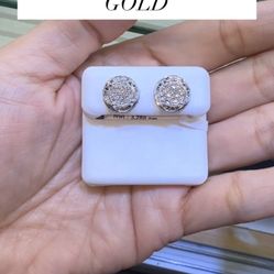 10K DIAMOND EARRINGS IN WHITE GOLD