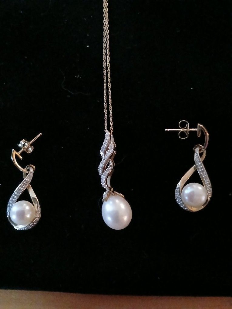 Pearl And Diamond Set