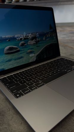 Apple MacBook Air 13” M1 – Excellent Condition