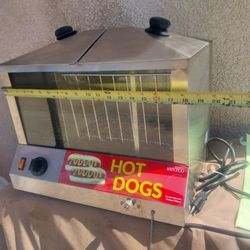 COMMERCIAL HOT DOG STEAMER ONLY USED ONCE IS IN EXCELLENT CONDITION HOLDS 100 HOT DOGS