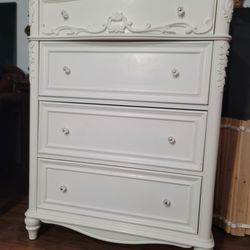 Ikea Dresser En Buenas Condiciones 