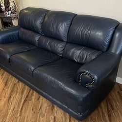FREE LOCAL DELIVERY 🛻💨💨
Chateau d'Ax Italian Blue Leather Sofa 