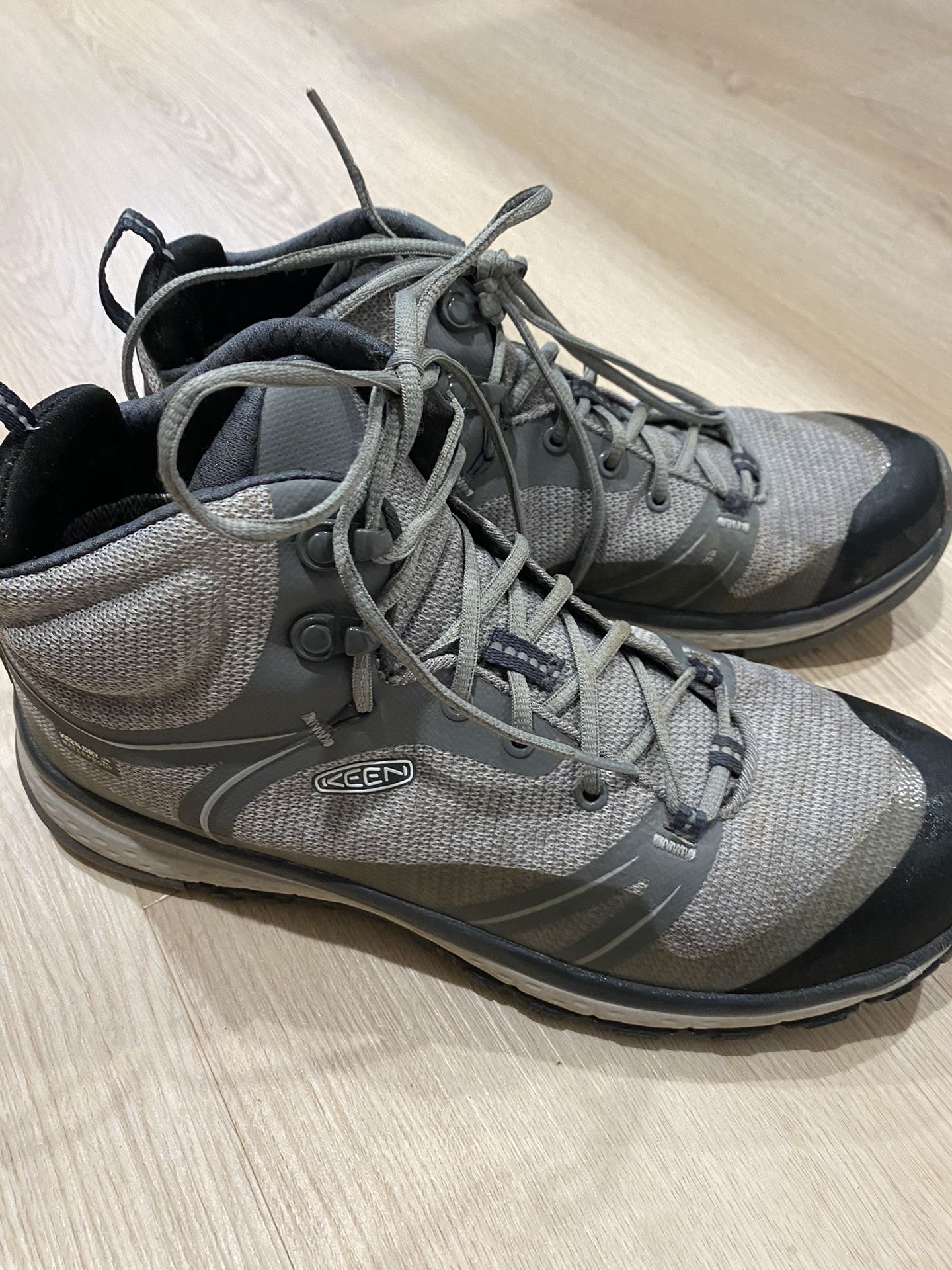 KEEN Hiking Boots LIKE NEW!!!