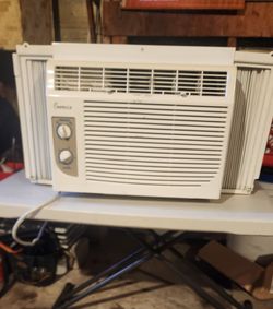 AIR CONDITIONER WINDOW AC UNIT  5000BTU