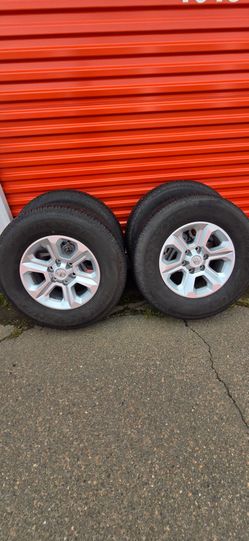 For sale set of wheels and tires 17 toyota 4runner 2024