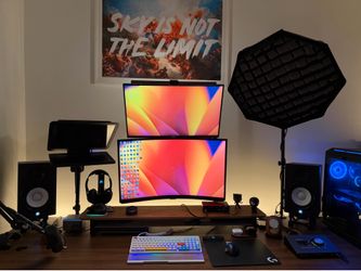 Samsung Odyssey NEO G8 32” UHD 4K (3840x2160) 240hz 1ms HDR10 FreeSync  1000R Curved Gaming Monitor