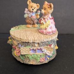 Music Box Plays "It's A Small World After All"