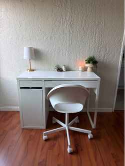 IKEA DESK