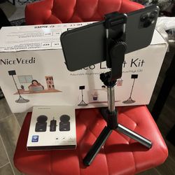 Professional Vlog kit ( studio lighting, tripod and microphone)