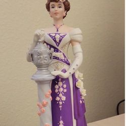 Mrs Albee 125th Anniversary Avon Figurine 1(contact info removed) Porcelain 9.5”