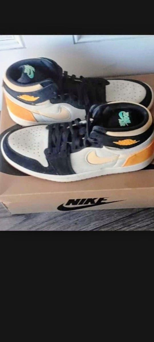 Outstanding Jordan 1'S Nike Zoom AIR CMFT2Z, Nice New Never Worn and No Stink