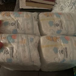 Newborn Huggies Open New Box  And Extra Sleeve 