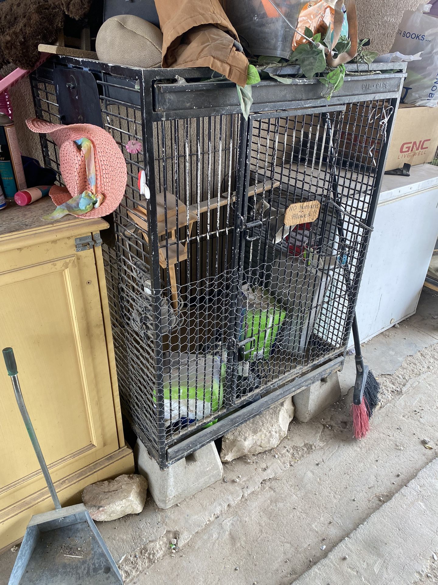Giant Cage Birds Small Animals