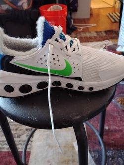 Woman's Nike( cruzrone)
