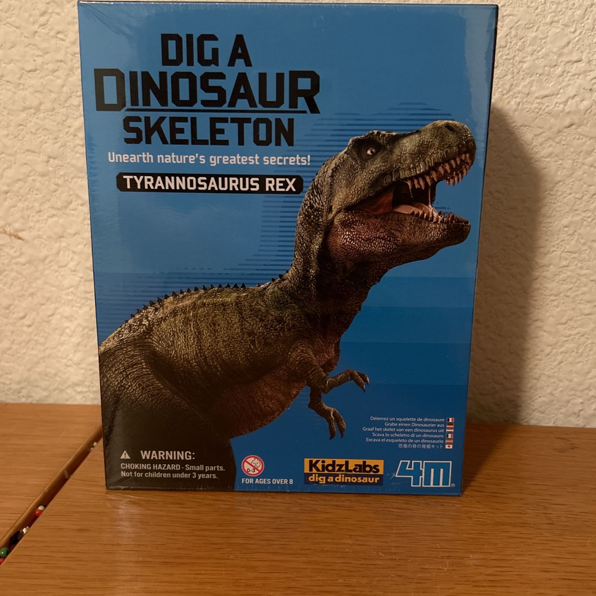 KidzLabs dig a dinosaur skeleton tyrannosaurus rex