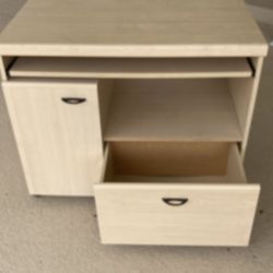 Computer table on wheels
