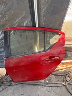 2016 Toyota Prius C Left Rear Door $300