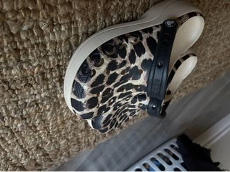 crocs
