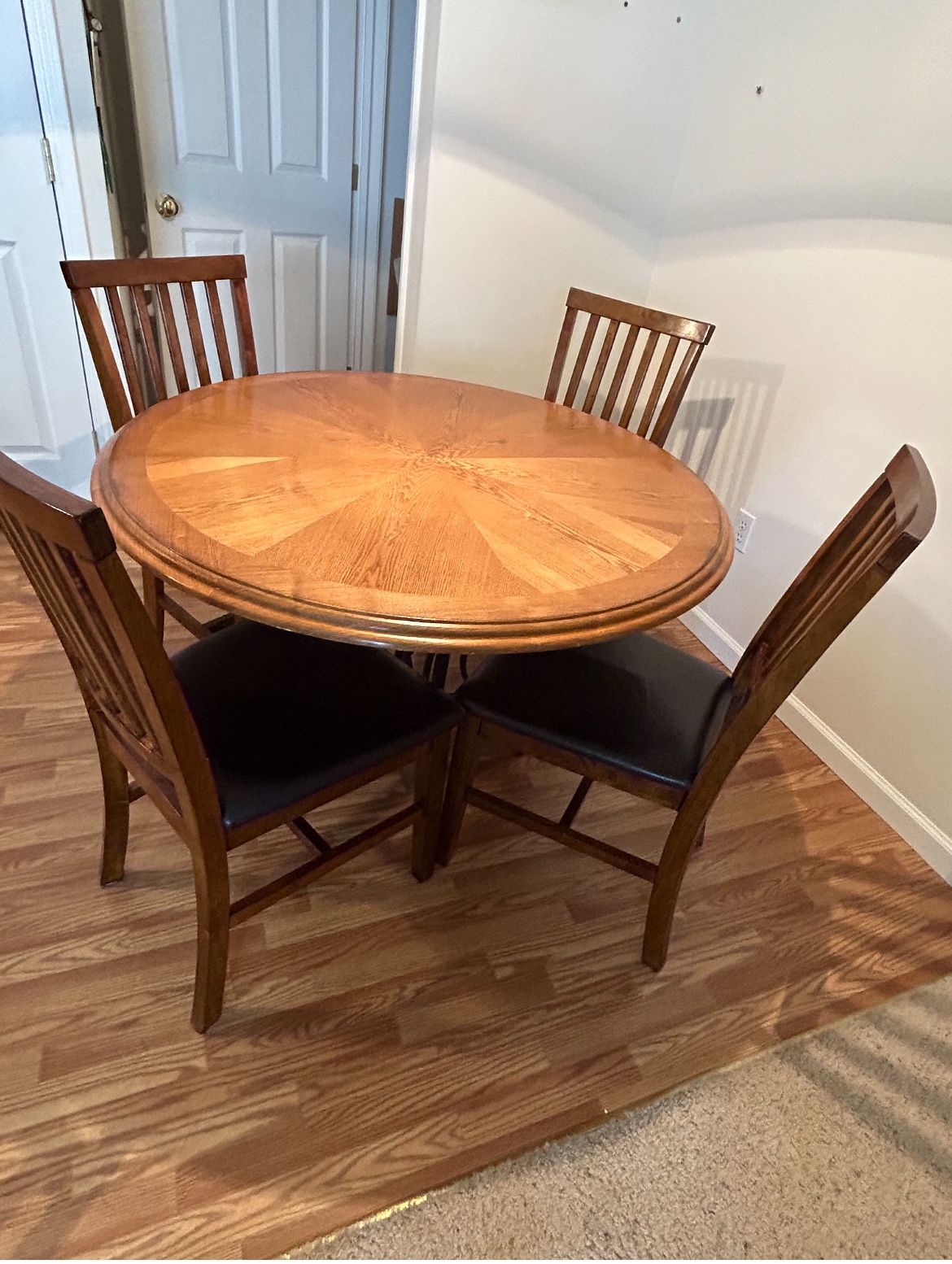 Kitchen/ Dining Table plus 4 Chairs