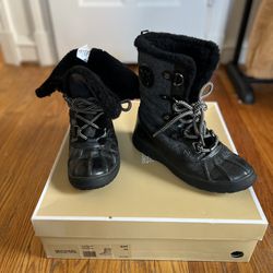 Michael kors snow Boots Size 6