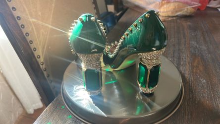 FSJ  Women’s heel shoe size 6. Esmeralda/ Green crystal Heel