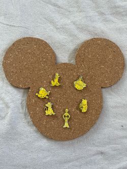Disneyland Pin “yellow color story” 2025