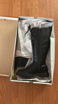 Black boots size 7