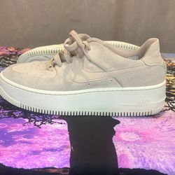Sz 8 Nike Air Force 1’s Light Pink