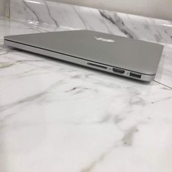 MacBook Pro retina 13-inch
2014
I5 2.8 GHz
16 ram
500 SSD hard drive
1.5GB of dedicated video
2K screen resolution
Bluetooth
Functional battery
Origin