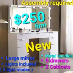 NEW White Makeup 💄 Vanity $250