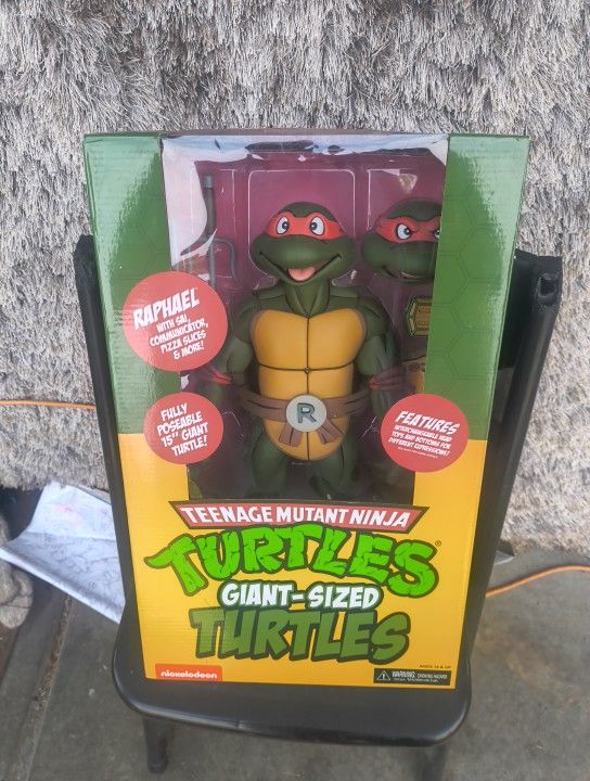GIANT TMNT 15' FIGURE 