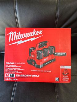 Milwaukee M18 PACKOUT Six Bay Rapid Charger