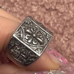 Small silver tone ring jewelry Victorian floral