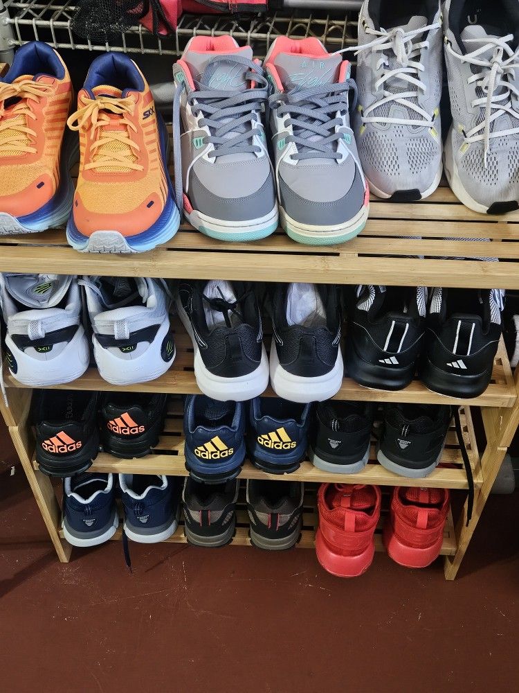 fijarse en las imágenes ahí tiene el precio y el Size de zapatos
