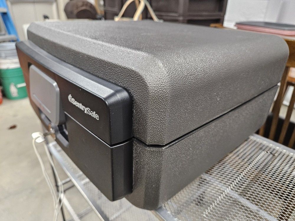 SentrySafe Home Use Safe Model R4132 w/Key