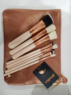 LA Makeup 8pcs brushes with cosmetic bag
