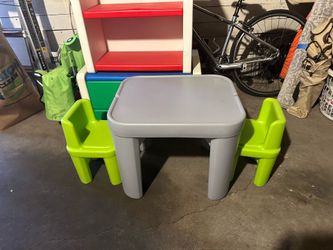 Kids table 2 chairs