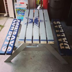 Picnic table