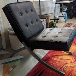 Raymour & Flanigan Black Leather Accent Chair
