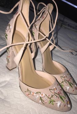 Flower embroidered pastel pink heels