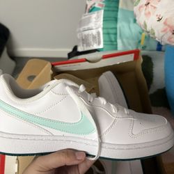 court borough low recraft  white/jade