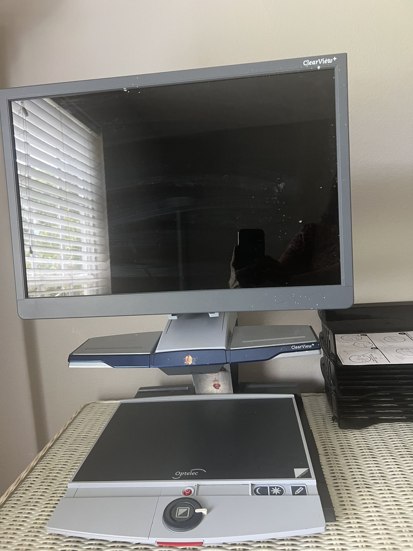 Clearview+ Opened Electronic Magnifier For Low Vision
