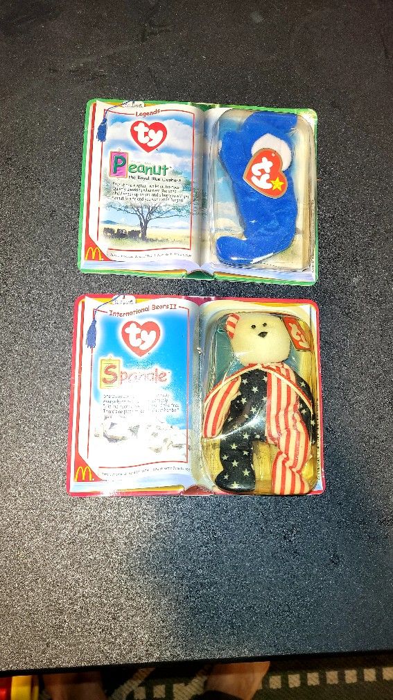 International: Spangle The Beaer; Legends: Peanut The Royal Blue Elephant