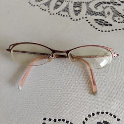 Adrienne Vittadini Glasses
The Adrienne Vittadini look is made for a brave and confident woman. Sophistication and attitude combine to make these perf