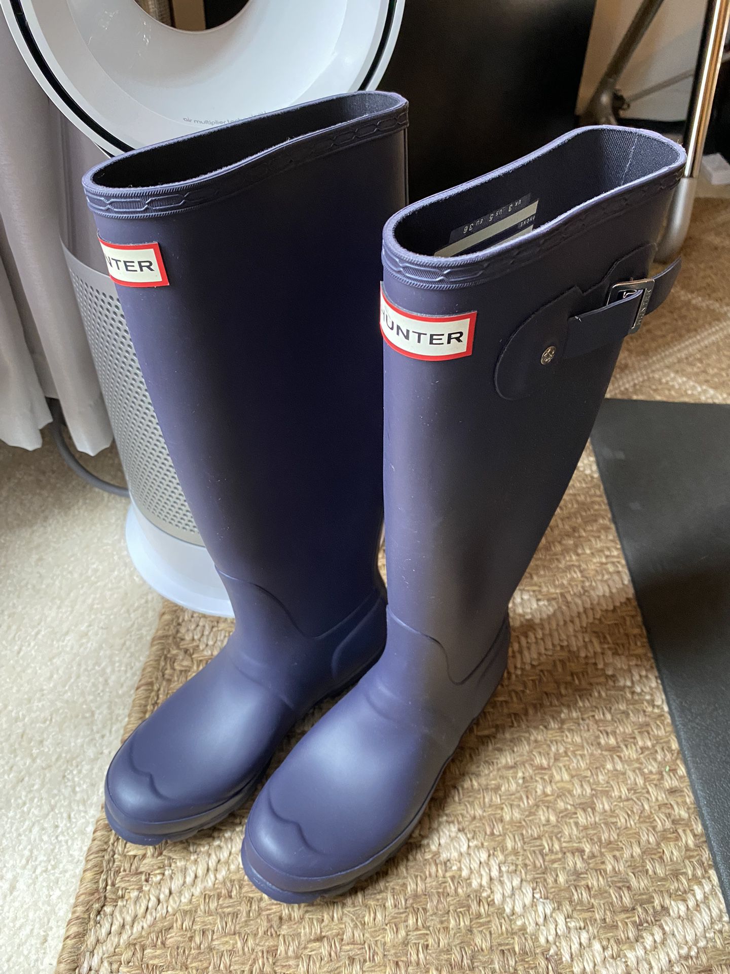 Hunter Original Tall Womens Rubber Rain Boots - Black -Women size 5 Color Dark Blue   New without tag with store size sticker.