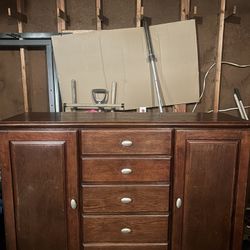 Dresser 10 Drawer / 2 Side Doors 