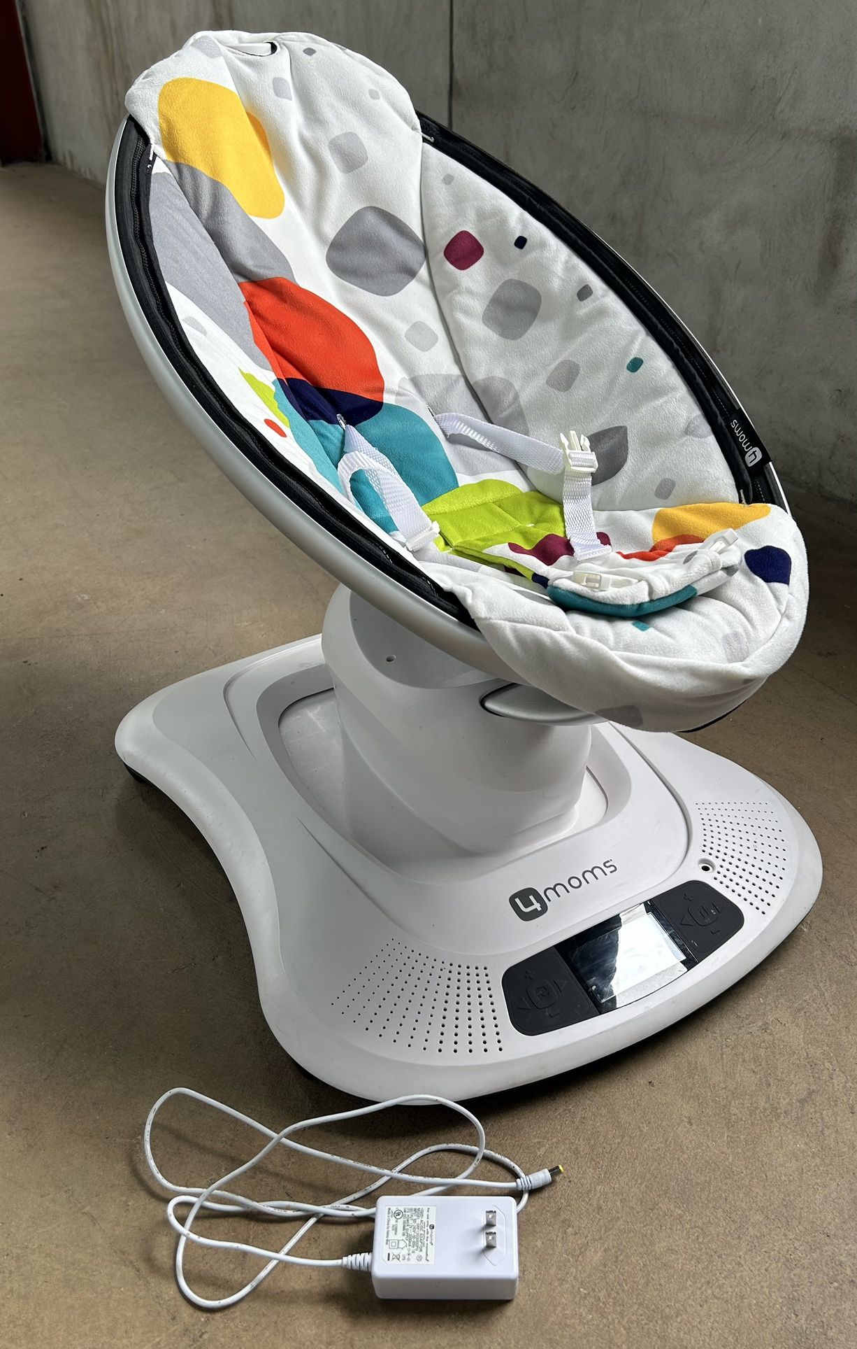 4moms Mamaroo, Great Condition, Mobile is Missing.