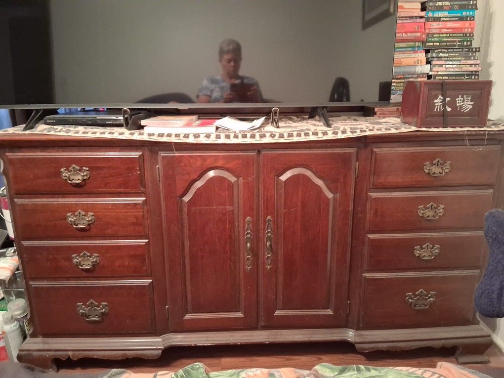 Pennsylvania House Dresser And Folding Mirror. Solid Cherry Wood Almost 150 Yrs Old