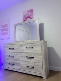Dresser Set