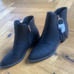 ** NEW ** Black Booties